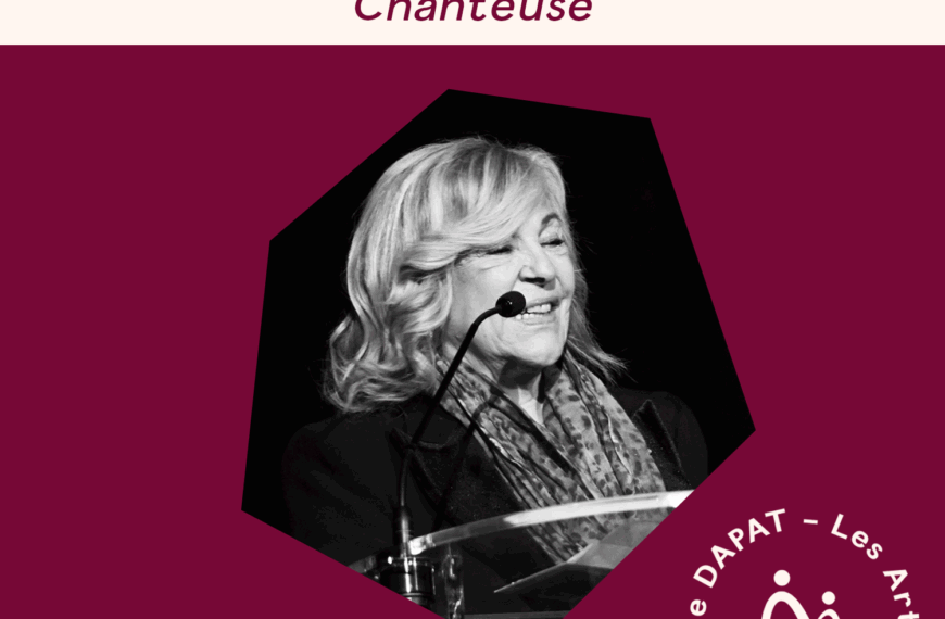 Nicoletta – Chanteuse soutenant les Prix DAPAT.