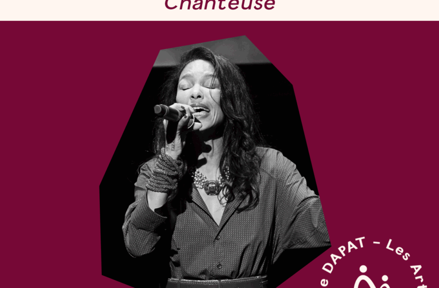 Raby – Chanteuse soutenant les Prix DAPAT.