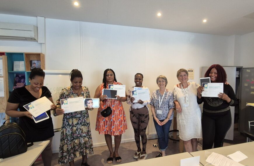 Emmaüs Connect : aide logistique et matérielle aux femmes victimes de violences, avec ou sans enfants.